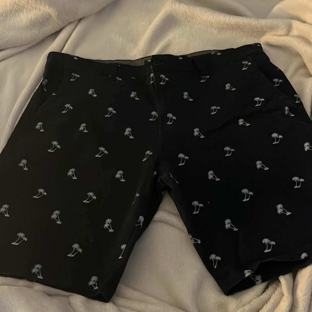 Men’s shorts EUC.  Navy with gray palms
